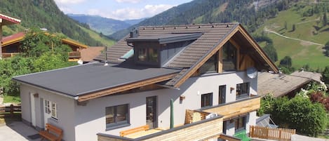 Außenseite Ferienhaus [Sommer]