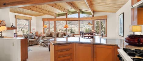 The open concept and breathtaking views create a wonderful space to call home during your visit to Aspen.