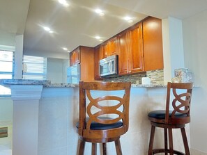 Breakfast bar in Kitchen