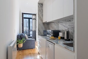 The kitchen is equipped with glasses, cups, plates, cutlery and a lots of equipments!