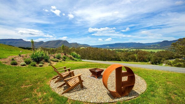 Surrounded by glorious countryside, Off-the-grid location