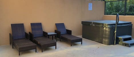 Private lanai wth hot tub, lounge area and dining area