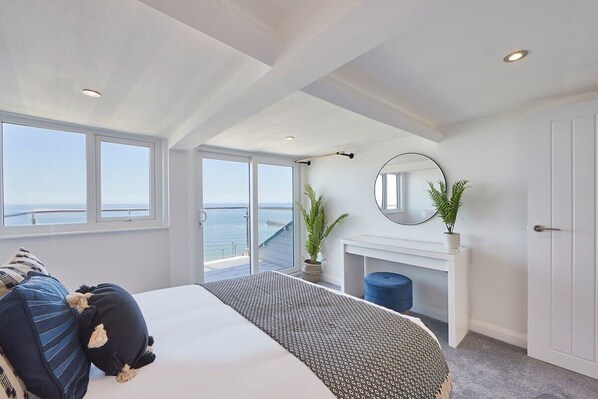 Penthouse Pier View, Whitby - Host & Stay