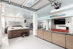 Hot Tub - Ground Floor