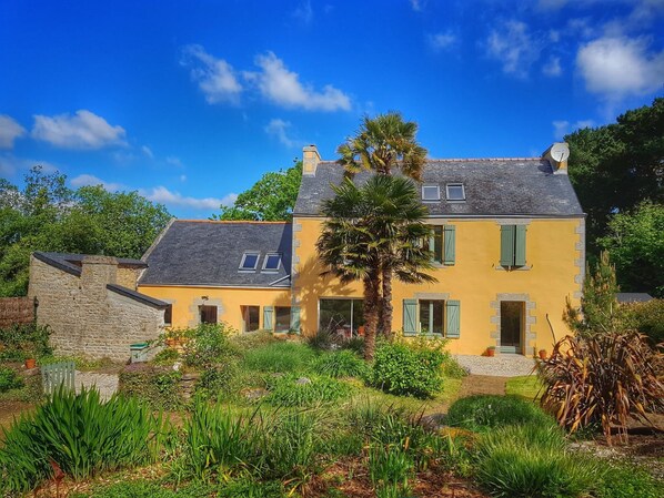 La Maison Jaune - Extérieur