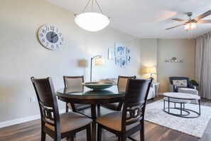 Palms 2707- Dining Area