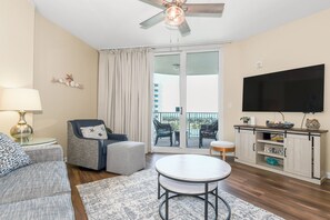 Palms 2707- Living Area