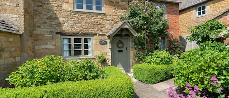 Spring Cottage - StayCotswold