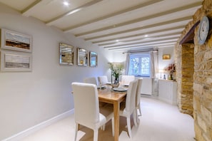 Spring Cottage, Dining Room - StayCotswold