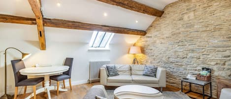 The Hayloft Living Room - StayCotswold