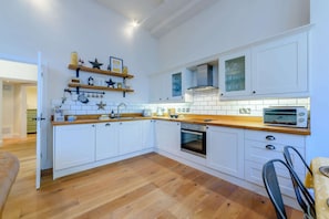 Church Mews Kitchen Area - StayCotswold