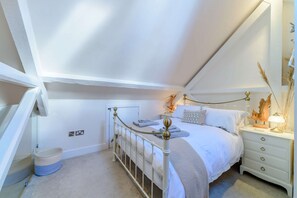 Church Mews Double Bedroom - StayCotswold