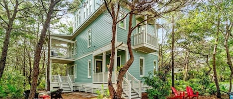 Recently renovated 4-bedroom, 4-bathroom house in the heart of Seagrove