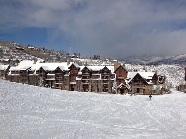 Ski in - ski out entrance
