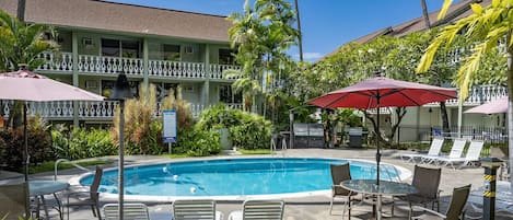 Kona Islander Inn's pool area