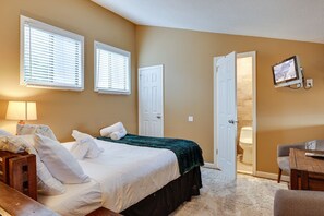 Bedroom 1 - Queen (Loft) with Bathroom