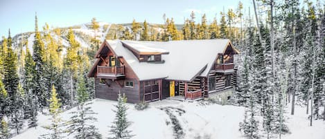 22 Rosebud - Strategically located ski-in, ski-out log home. Secluded w/ privacy