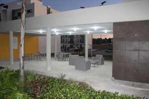 Public dinning area next to the pool