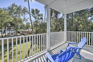 Main-Level Balcony | 2-Story House