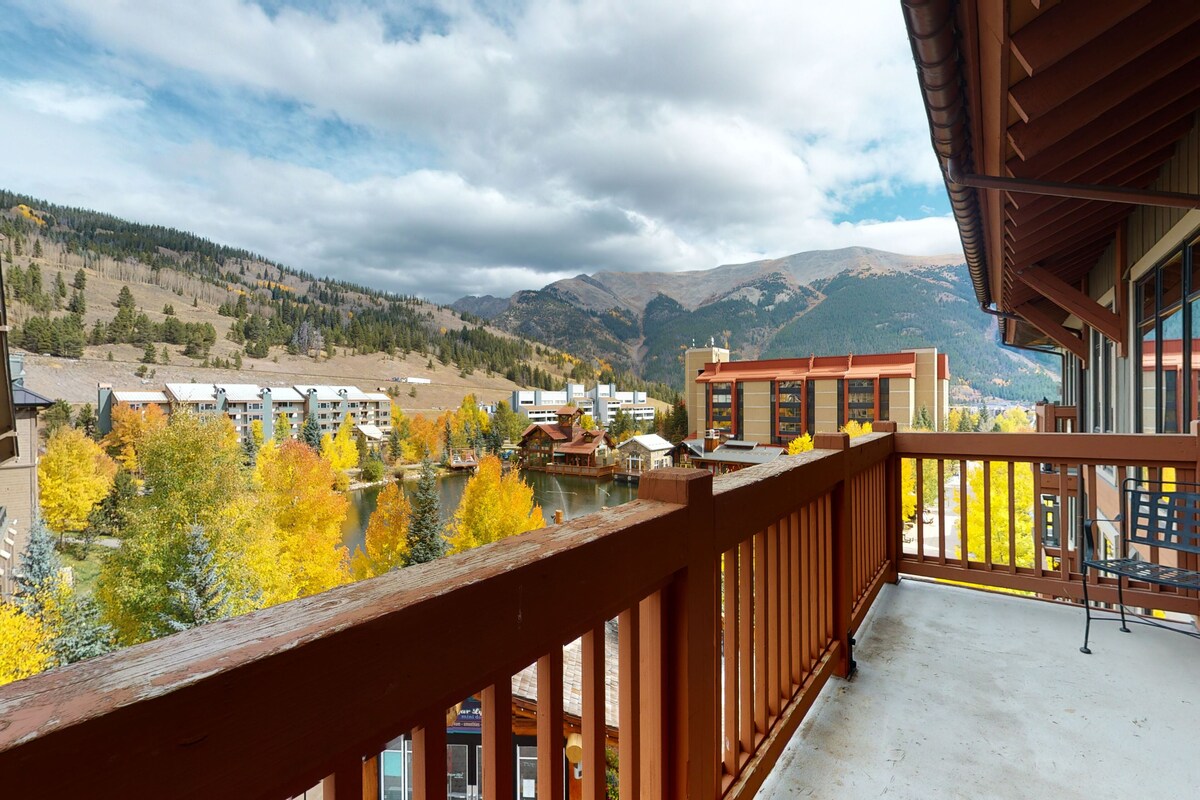 Mountain Views in Center Village – Shared Hot Tub & Sauna, WiFi & Walk to Lifts