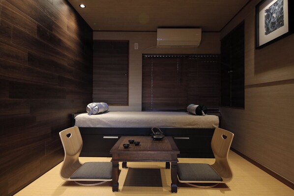 ikko8_01 _cover _ property page_