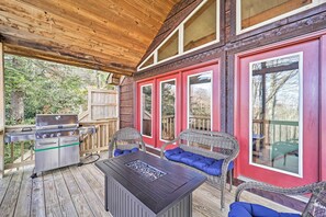 Deck | Gas Grill | Gas Fire Pit | Mountian Views