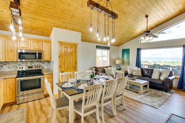 Fish Haven Vacation Rental | 5BR | 2BA | 1,824 Sq Ft | 3 Steps to Access
