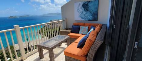 Relax on the balcony/Enjoy the Views!