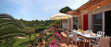 Terrasse der Finca Ca Na Florentina bei Cala Murada