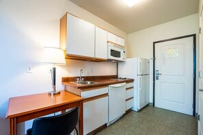 Full kitchen