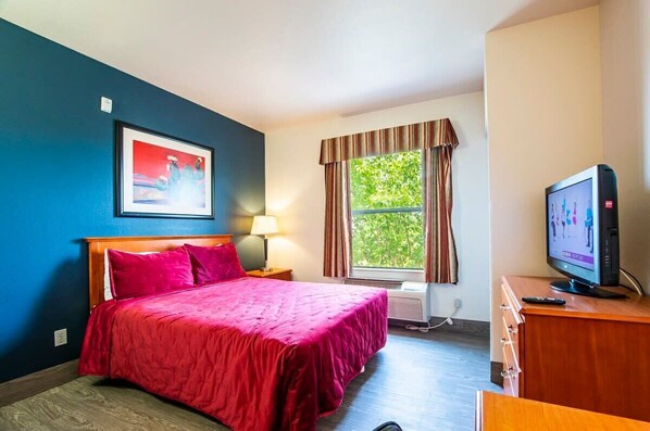 Studio with King bed, cable TV and blazing fast dedicated internet