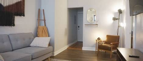 Beautiful 1908 Remodeled Apartment