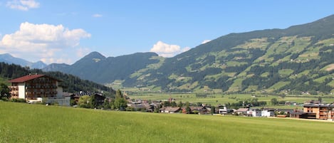 Sky, Mountain, Plant, Cloud, Ecoregion, Natural Landscape, Natural Environment, Highland, Vegetation, Land Lot