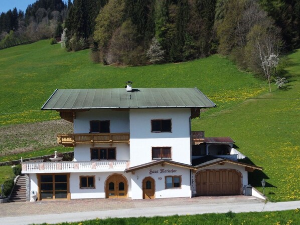 Plante, Bâtiment, Propriété, Fenêtre, Arbre, Lot Terre, Maison, Chalet, Paysage Naturel, Zone Rurale