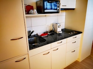Cabinetry, Meubles, Tiroir, Comptoir, Design Intérieur, Cuisine, Bois, Sol, Commode, Électroménager