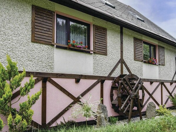 Plant, Window, Property, Building, Wheel, Wood, House, Vegetation, Grass, Cottage