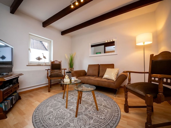 Furniture, Property, Picture Frame, Comfort, Couch, Wood, Interior Design, Table, Television, Lighting
