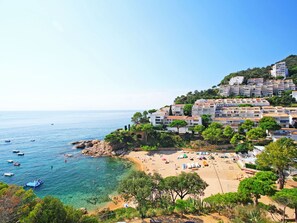 Wasser, Himmel, Gebäude, Pflanze, Azurblau, Natur, Strand, Baum, Küsten Und Ozeanische Forms