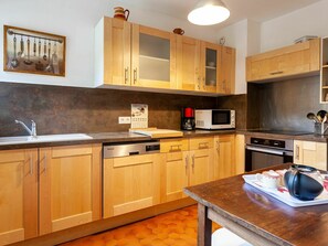 Braun, Countertop, Cabinetry, Spüle, Sinken, Möbel, Eigentum, Zapfhahn, Küchengerät, Küche
