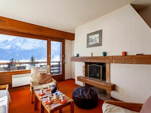 Furniture, Property, Table, Comfort, Wood, Living Room, Interior Design, Couch, Floor, Wall