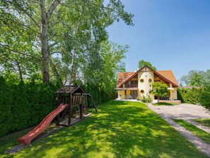 House, Shrub, Home, Residential Area, Cottage, Human Settlement, Lawn, Garden, Estate, Farmhouse