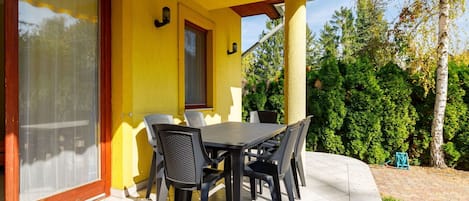 Property, Plant, Furniture, Building, Table, Chair, Shade, Interior Design, Outdoor Table, Architecture