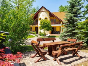 House, Home, Cottage, Garden, Lawn, Estate, Yard, Porch, Hacienda, Backyard