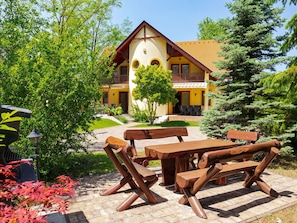 House, Home, Cottage, Garden, Lawn, Estate, Yard, Porch, Hacienda, Backyard