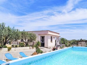 Water, Sky, Cloud, Plant, Property, Swimming Pool, Building, Blue, Shade, Outdoor Furniture