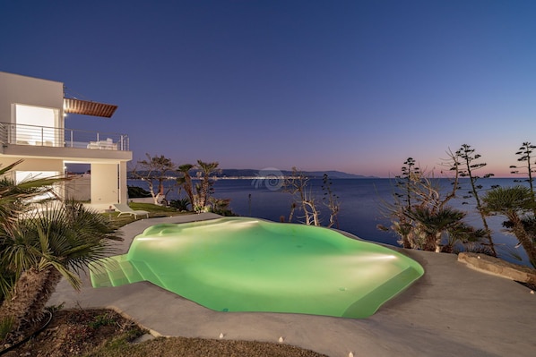 Building Exterior, Pool