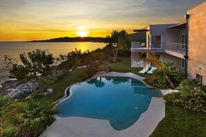 Balcony / Terrace / Patio, Pool