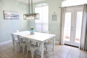 Lazy Marlin Destin-Dining (1)