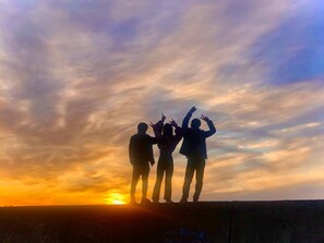 ・ The spectacular view of the sea and the setting sun is a great memory of your trip ♪