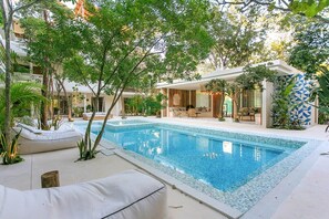 Enjoy a pool day, sun and nature!